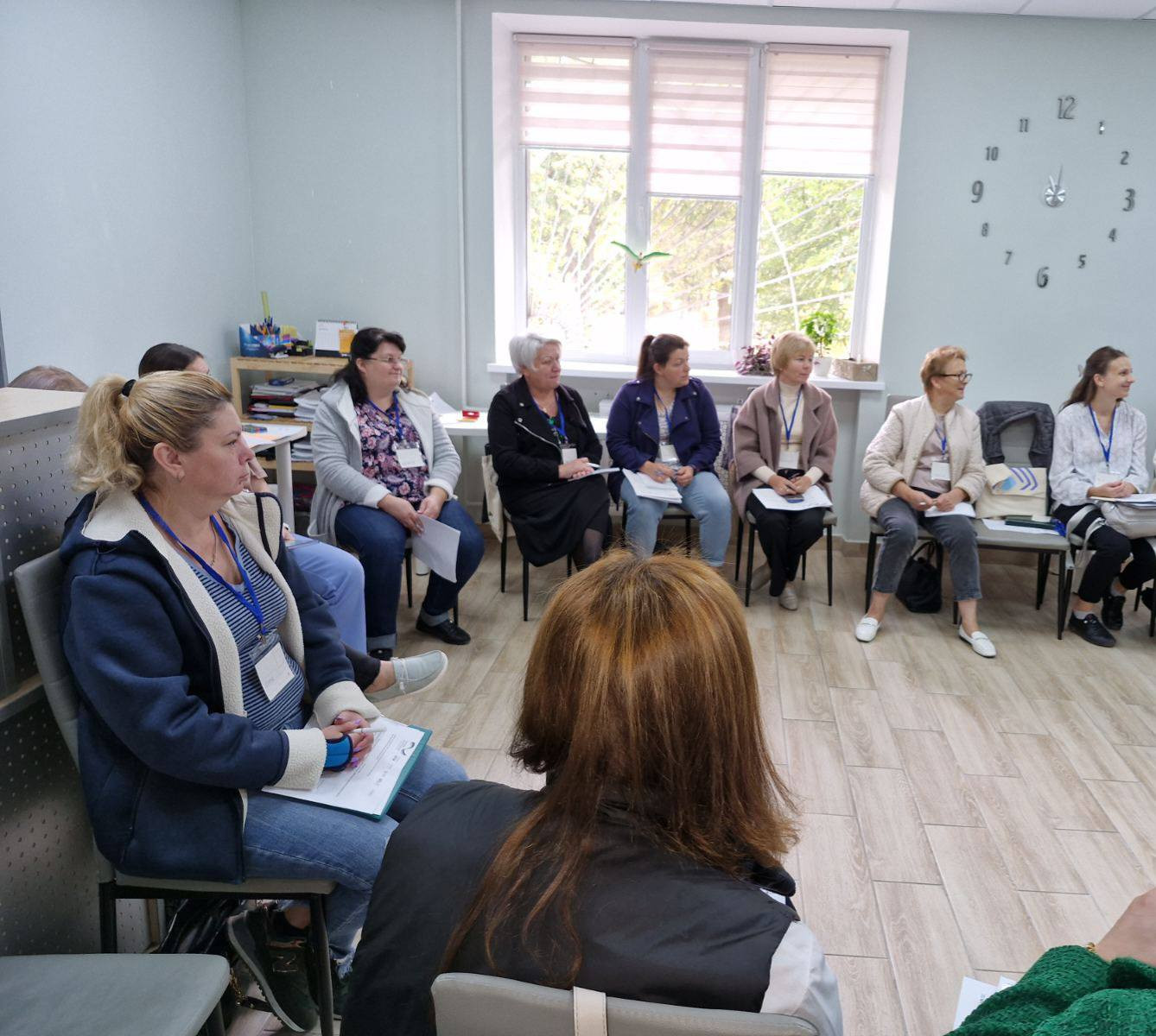 Халабуда замість хабу: молодь у селі Холодна Балка збудувала собі “молодіжний простір”... у полі - 1 - зображення